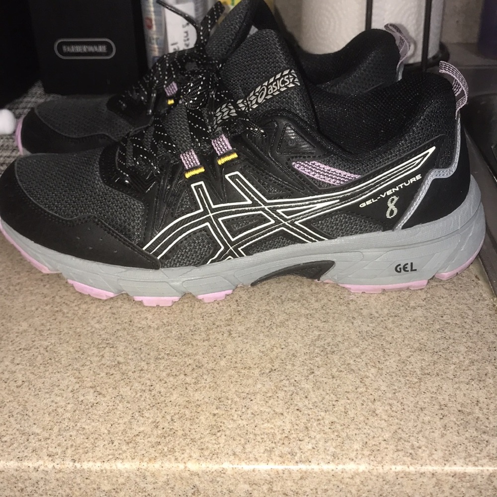 ASICS - Picture 3 of 7